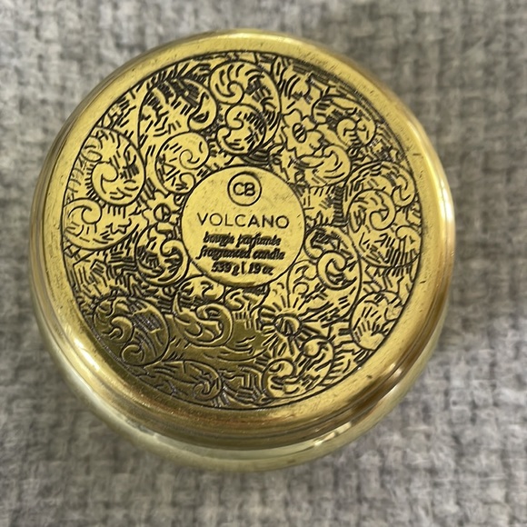 NWT Anthropologie Capri Blue iconic Volcano fragrance candle. Sold out online! - Picture 2 of 7